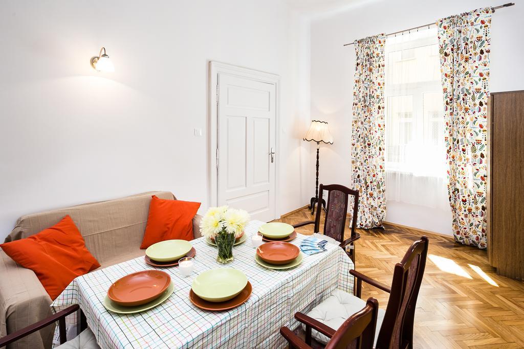 Live Like Locals: Market Square X Jewish District Cracóvia Exterior foto